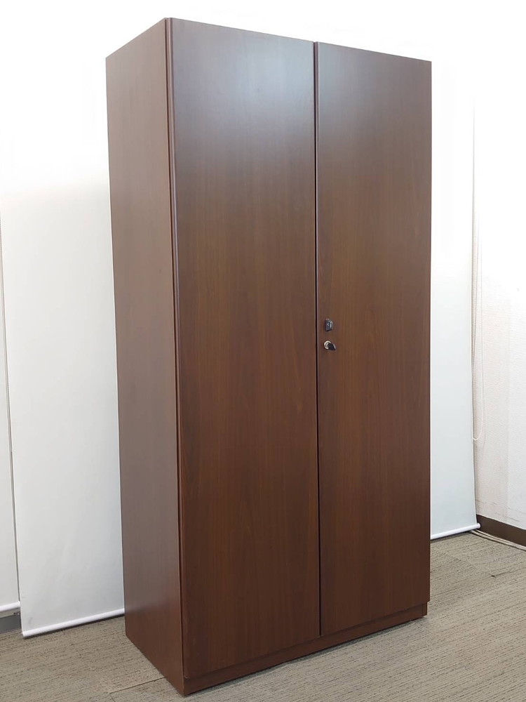 【送料無料 東京地区限定】 役員家具4点セット オカムラ 木製 両袖机 両開き書庫 ワードローブ デスク 役員デスク ラテラル書庫 3段 鍵付き書庫 キャビネット 両開き 収納 役員室 社長室 【中古オフィス家具】【中古】 - 画像 (3)