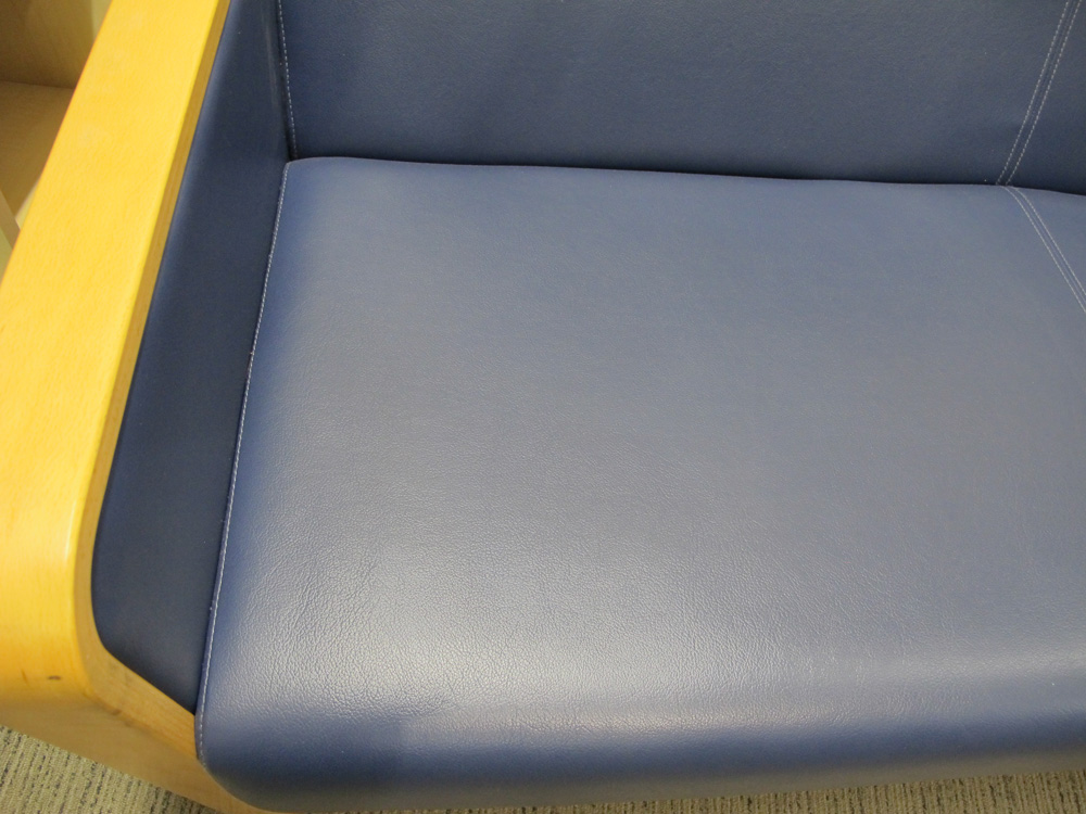 オカムラ 2人掛けソファ 応接ソファ 合成皮革張り ロビーチェア ロビーソファ 2人用 2人掛け ロビーチェアー ソファ ソファー 待合イス 長椅子【中古オフィス家具】【中古】 - 画像 (2)