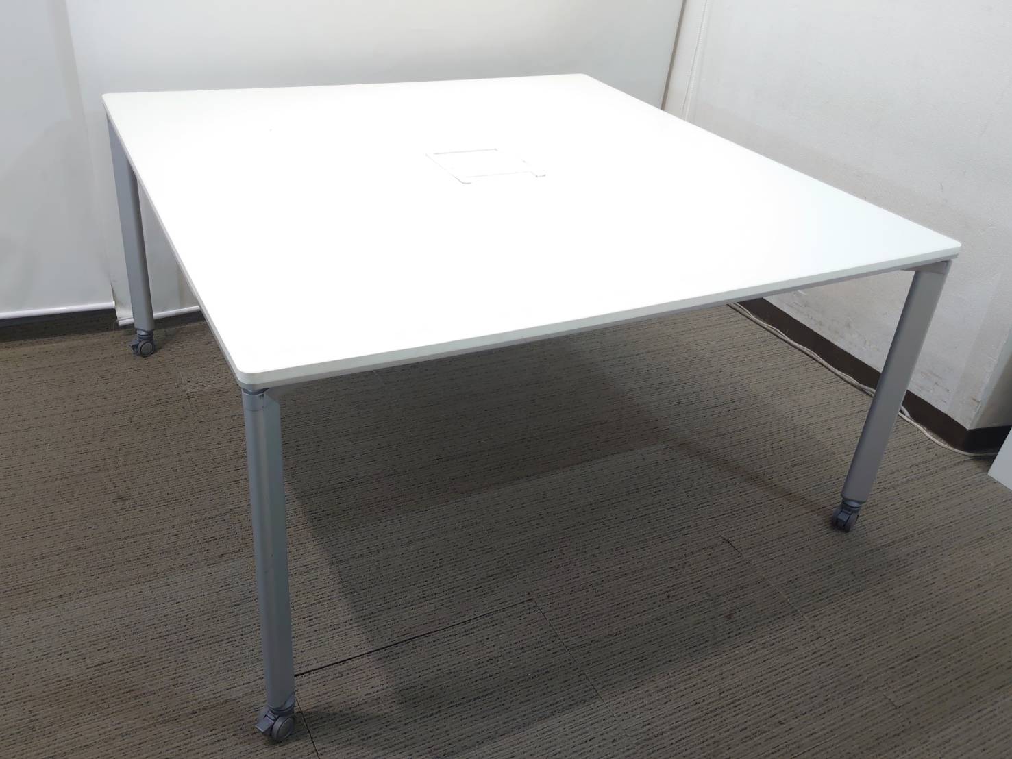 【送料無料 地域限定】 4人用 フリーアドレス デスクセット コクヨ ワークソート ワークテーブルセット W1400×2台 フリアド 平机 片袖机 可動式 オフィステーブル ミーティングテーブル 会議テーブル 多目的テーブル SDT-WS1414PAW 開業セット 国産 【中古オフィス家具】【中古】 - 画像 (7)