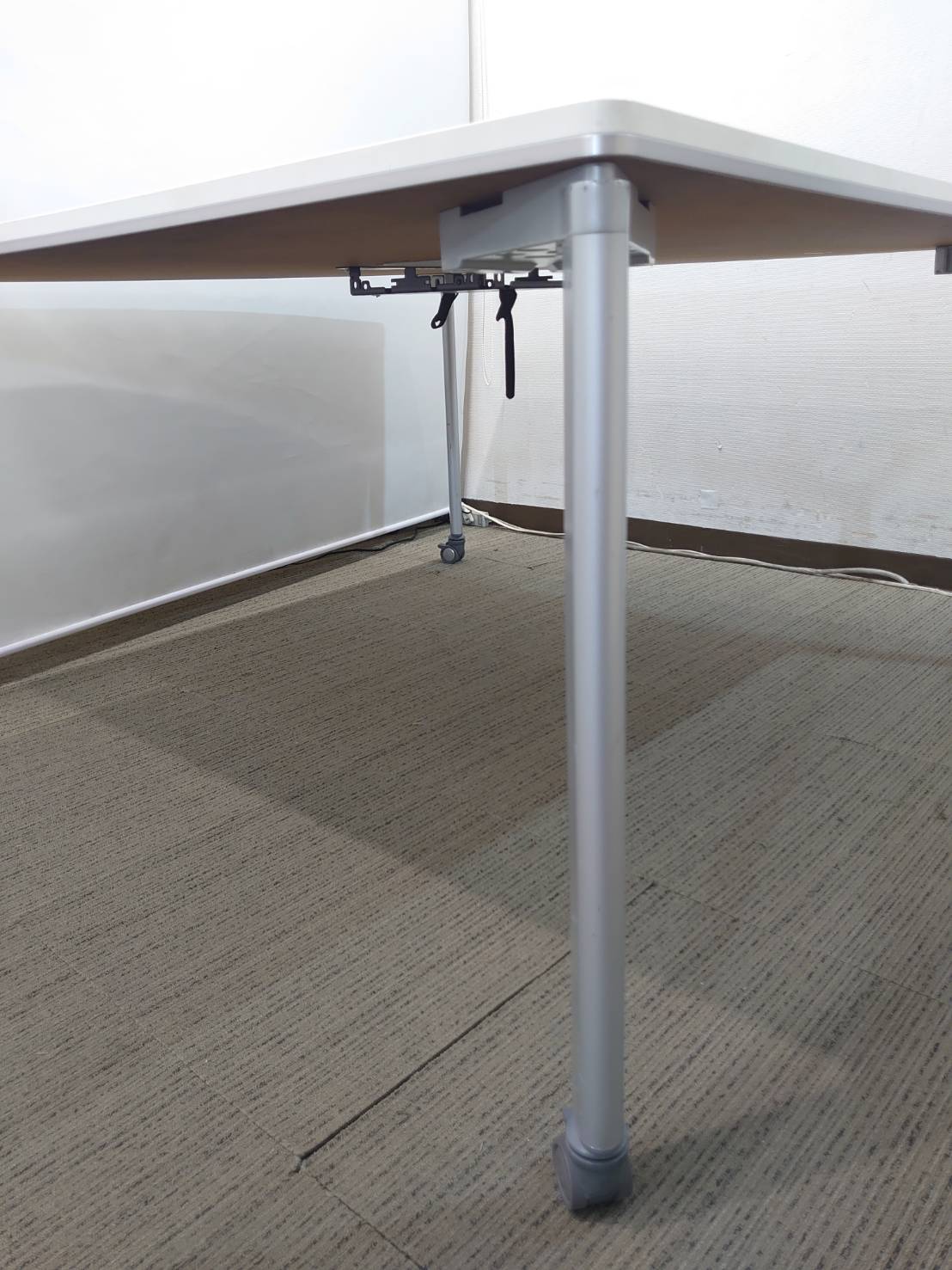 【送料無料 地域限定】 4人用 フリーアドレス デスクセット コクヨ ワークソート ワークテーブルセット W1400×2台 フリアド 平机 片袖机 可動式 オフィステーブル ミーティングテーブル 会議テーブル 多目的テーブル SDT-WS1414PAW 開業セット 国産 【中古オフィス家具】【中古】 - 画像 (9)