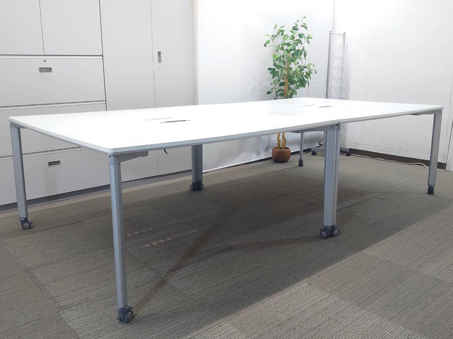 【送料無料 地域限定】 8人用 フリーアドレス 会議チェア 会議セット コクヨ 大型会議テーブル 大型テーブル W4200 ワークテーブル ワークソート フリアド W1400×2台 可動式 ミーティングテーブル 会議テーブル 平机 SDT-WS1414PAW ミーティングチェア スタッキングチェア プレド 【中古オフィス家具】【中古】 - 画像 (7)