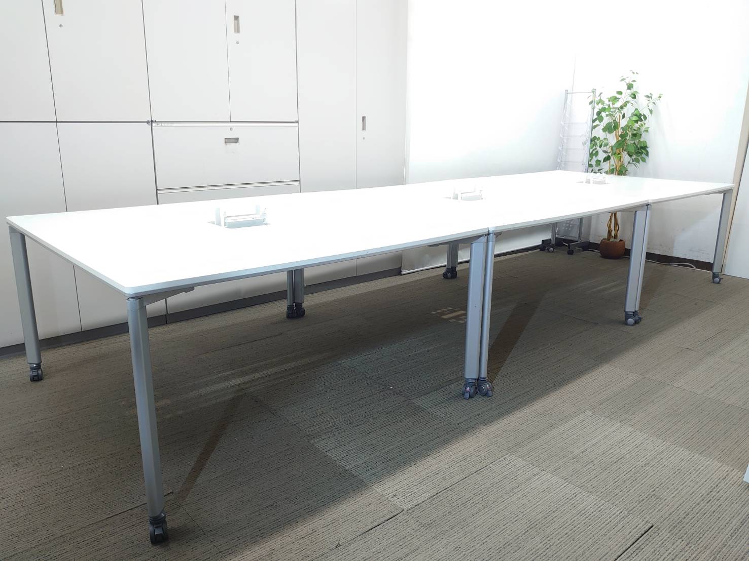 大型会議テーブル W3600 コクヨ ワークソート ワークテーブル フリーアドレス 可動式 ミーティングテーブル 会議テーブル SDT-WS1212PAW 【中古オフィス家具】【中古】 - 画像 (4)