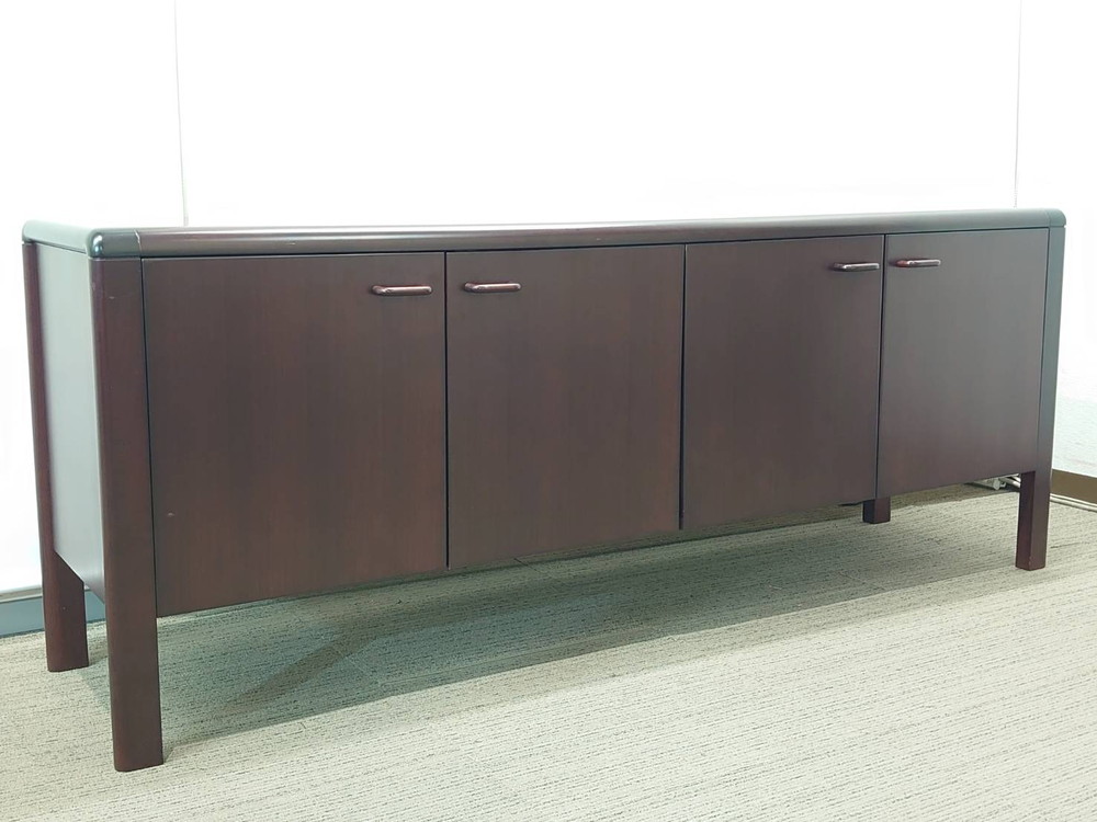 イトーキ ローボード ローキャビネット 役員家具 木製家具 収納棚 書庫 本棚 書棚 キャビネット 木製キャビネット 両開き W1800 D450 H700 国産 役員室 応接室 オフィス家具 オフィス収納 収納家具 サイドボード 役員用サイドボード ITOKI 【中古オフィス家具】【中古】