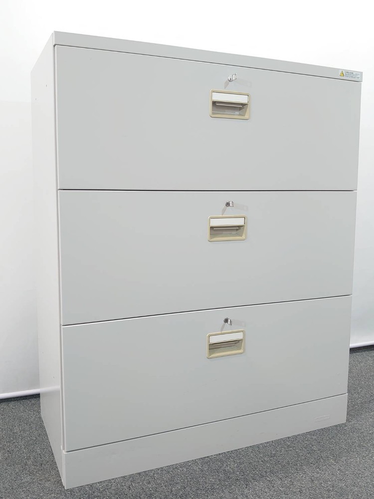 ラテラル書庫 オカムラ 42 書庫 3段 ローキャビネット ラテラル ラテラルキャビネット 3段書庫 保管庫 キャビネット 収納庫 スチールキャビネット 本棚 書棚 4273ZL Z13 鍵付き書庫 カギ付き書庫 各段 シリンダー錠 グレー色 スチール書庫 収納棚 保管棚 書類整理 書類入れ ファイルキャビネット okamura 国産 【中古オフィス家具】【中古】