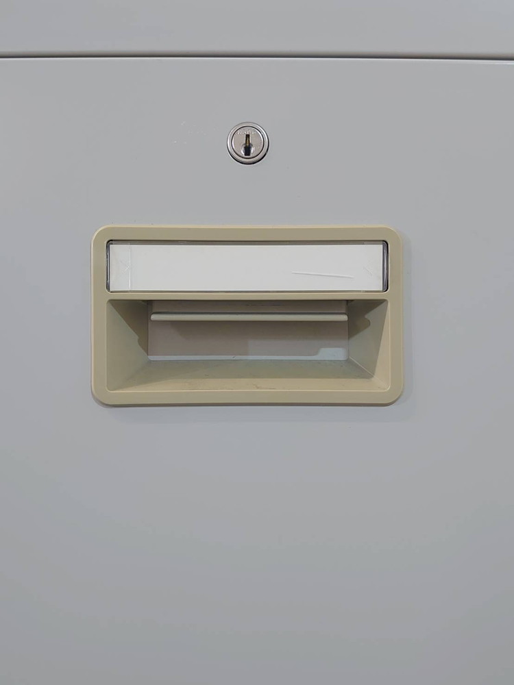 ラテラル書庫 オカムラ 42 書庫 3段 ローキャビネット ラテラル ラテラルキャビネット 3段書庫 保管庫 キャビネット 収納庫 スチールキャビネット 本棚 書棚 4273ZL Z13 鍵付き書庫 カギ付き書庫 各段 シリンダー錠 グレー色 スチール書庫 収納棚 保管棚 書類整理 書類入れ ファイルキャビネット okamura 国産 【中古オフィス家具】【中古】 - 画像 (5)