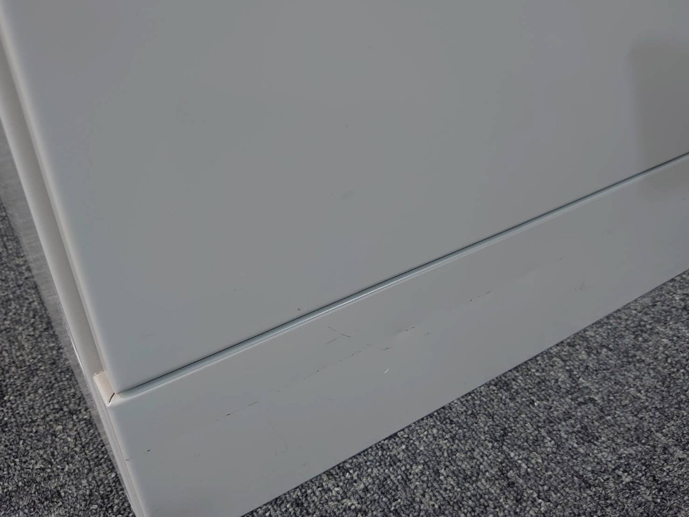 ラテラル書庫 オカムラ 42 書庫 3段 ローキャビネット ラテラル ラテラルキャビネット 3段書庫 保管庫 キャビネット 収納庫 スチールキャビネット 本棚 書棚 4273ZL Z13 鍵付き書庫 カギ付き書庫 各段 シリンダー錠 グレー色 スチール書庫 収納棚 保管棚 書類整理 書類入れ ファイルキャビネット okamura 国産 【中古オフィス家具】【中古】 - 画像 (7)