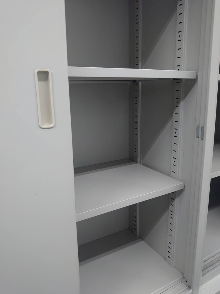 【送料無料 東京地区限定】コクヨ 引き違い書庫 キャビネット 引戸書庫 引き戸書庫【中古オフィス家具】【中古】 - 画像 (4)