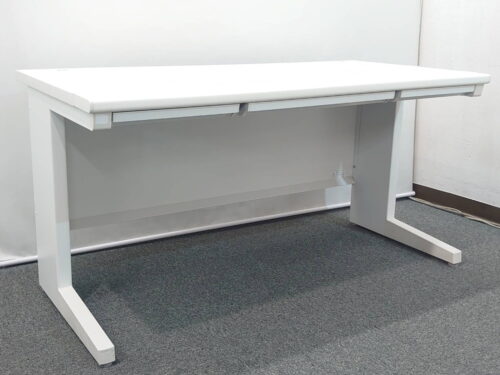 イナバ 平机 W1400 スチールデスク オフィスデスク ワークデスク コードホール付き 引き出し付き ホワイト色 事務机 事務デスク 事務用デスク 事務用机 Inaba 稲葉製作所 国産 【中古オフィス家具】【中古】