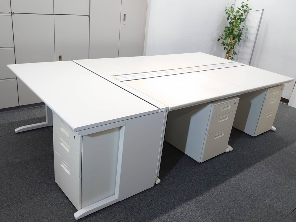 【送料無料 東京地区限定】 【美品】 5人用 開業セット 平机 片袖机 スチールデスク オフィスデスク 事務デスク ワークデスク 事務机 平デスク 片袖デスク デスクセット ホワイト色 ワゴン スチールワゴン サイドワゴン デスクワゴン デスク W1400×1台 W1000×4台 3段ワゴン×5台 【中古オフィス家具】【中古】 - 画像 (4)