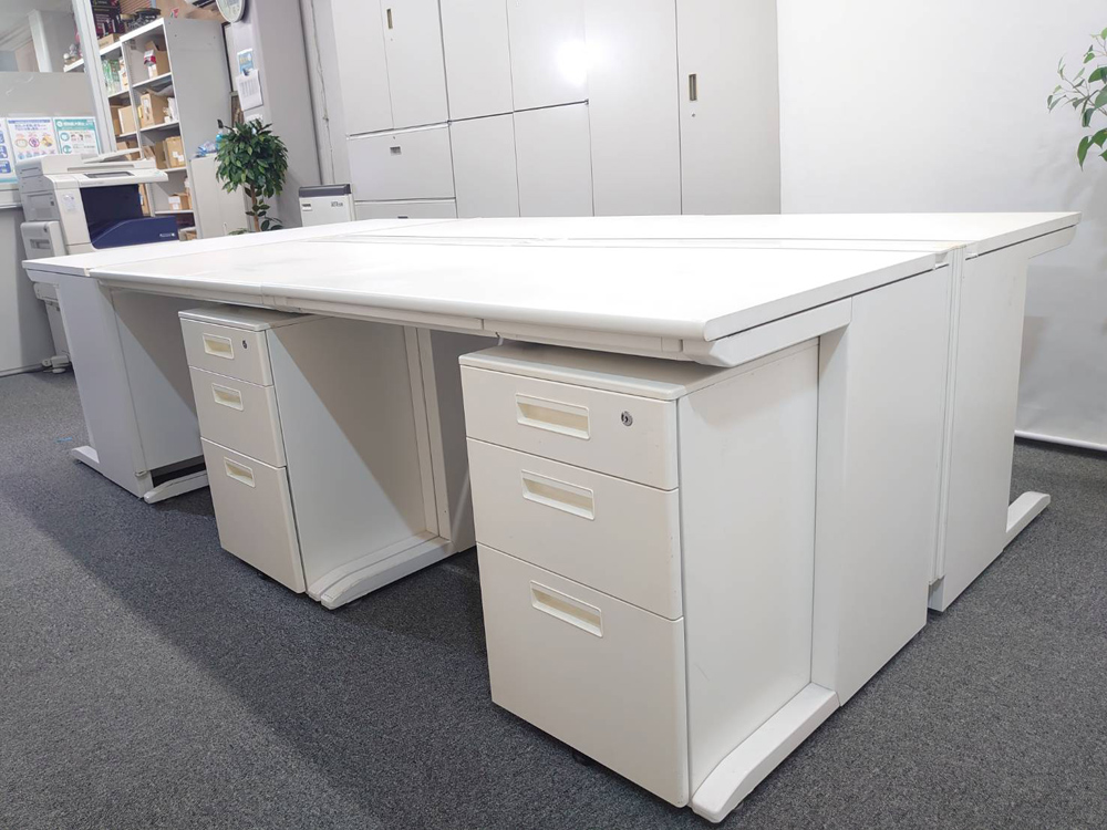 【送料無料 東京地区限定】 【美品】 5人用 開業セット 平机 片袖机 スチールデスク オフィスデスク 事務デスク ワークデスク 事務机 平デスク 片袖デスク デスクセット ホワイト色 ワゴン スチールワゴン サイドワゴン デスクワゴン デスク W1400×1台 W1000×4台 3段ワゴン×5台 【中古オフィス家具】【中古】 - 画像 (5)