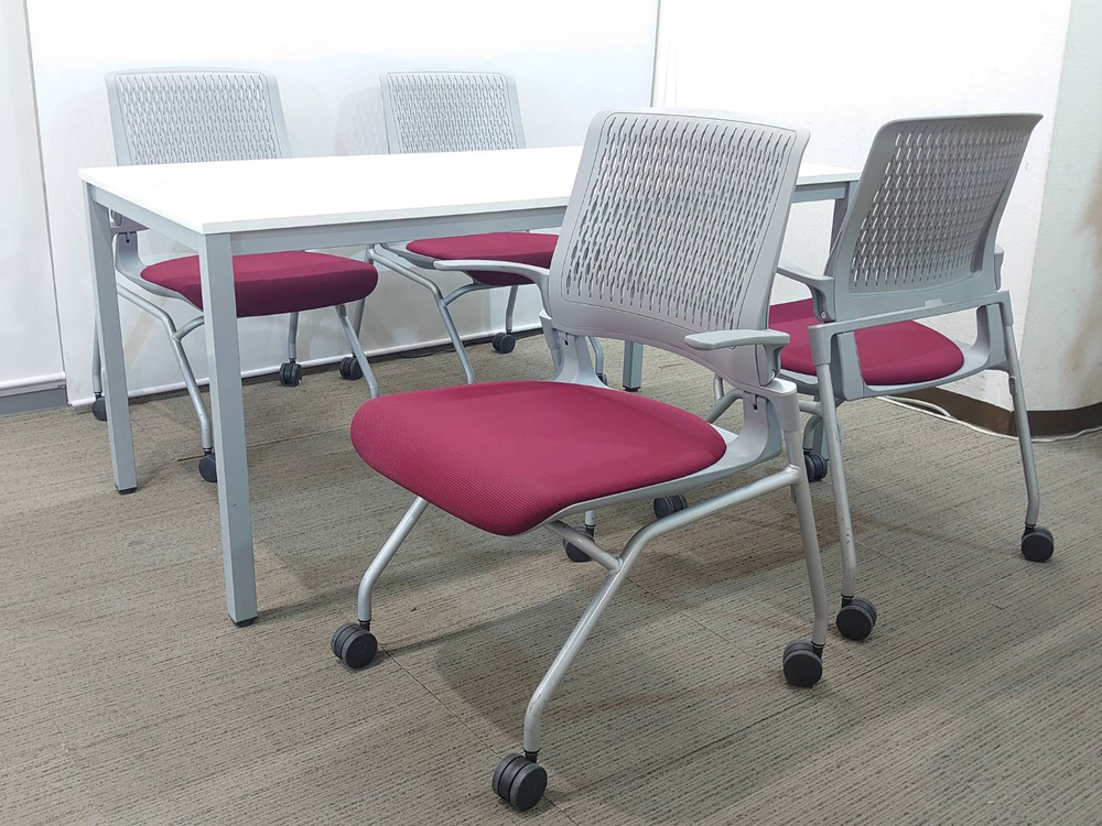 会議テーブル 会議用テーブル ミーティングテーブル ミーティングセット テーブル3色あり 会議チェア ネスタブルチェア 平行スタックチェア 有料オプションあり アクリル板 飛沫感染予防パネル 【中古オフィス家具】【中古】 - 画像 (2)