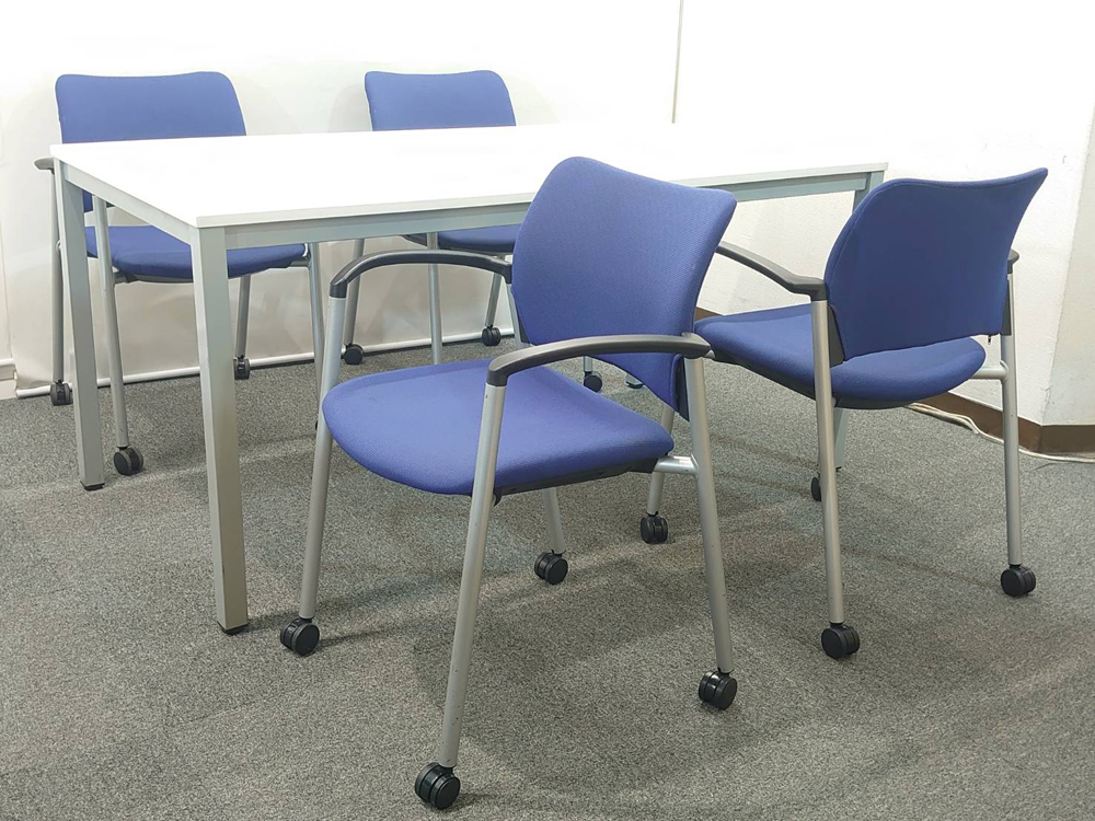 会議テーブル 会議用テーブル ミーティングテーブル ミーティングセット テーブル3色あり 会議チェア スタッキングチェア スタックチェア 有料オプションあり アクリル板 飛沫感染予防パネル RFヤマカワ オカムラ 岡村製作【中古オフィス家具】【中古】 - 画像 (2)