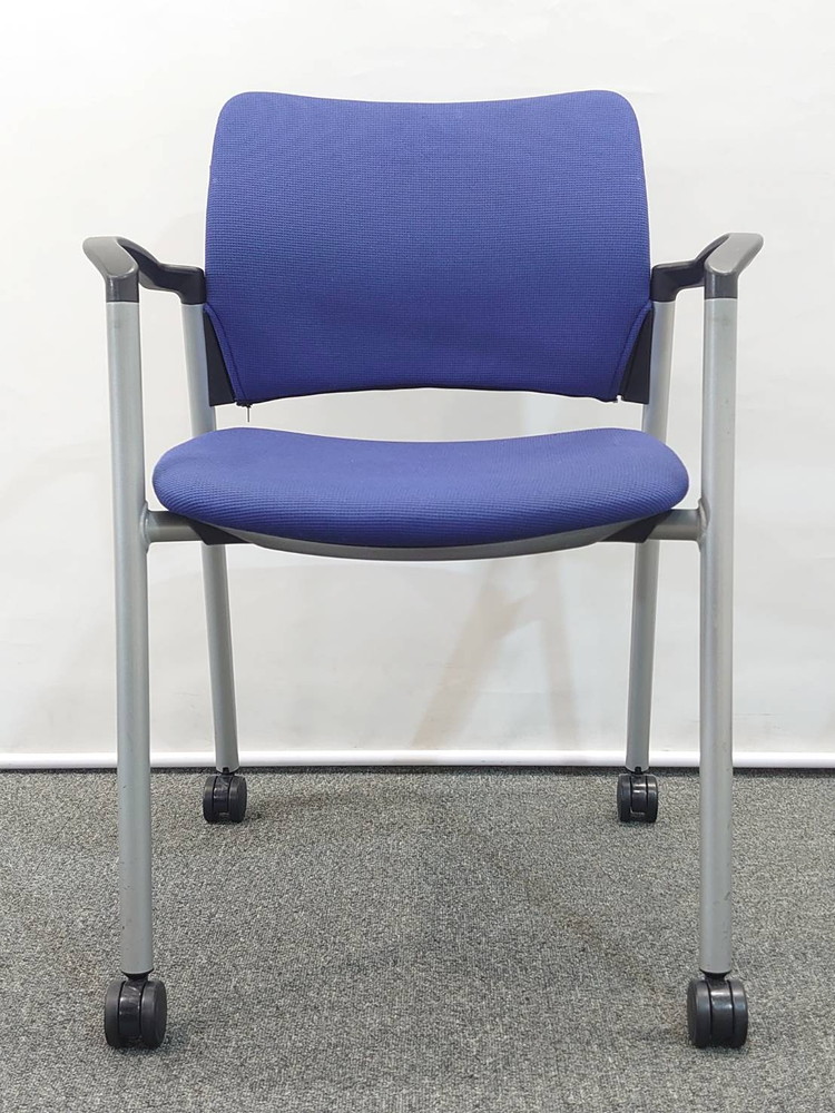 会議テーブル 会議用テーブル ミーティングテーブル ミーティングセット テーブル3色あり 会議チェア スタッキングチェア スタックチェア 有料オプションあり アクリル板 飛沫感染予防パネル RFヤマカワ オカムラ 岡村製作【中古オフィス家具】【中古】 - 画像 (8)