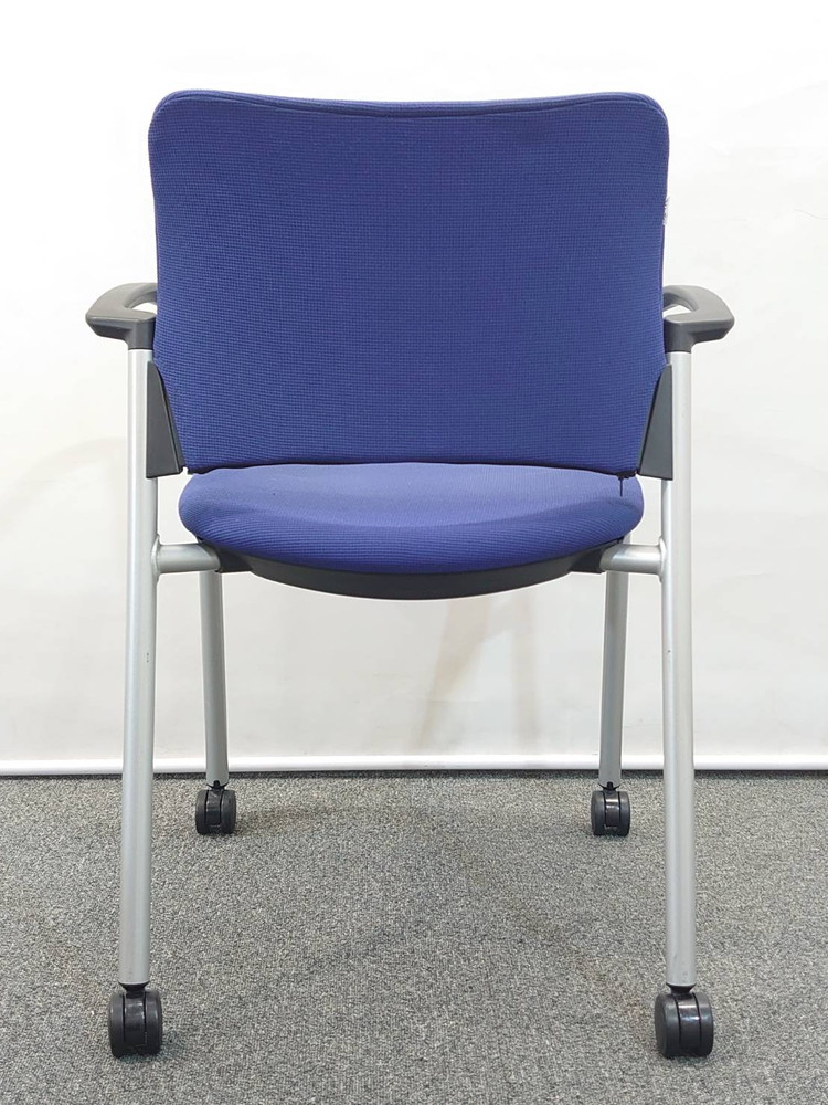 会議テーブル 会議用テーブル ミーティングテーブル ミーティングセット テーブル3色あり 会議チェア スタッキングチェア スタックチェア 有料オプションあり アクリル板 飛沫感染予防パネル RFヤマカワ オカムラ 岡村製作【中古オフィス家具】【中古】 - 画像 (9)