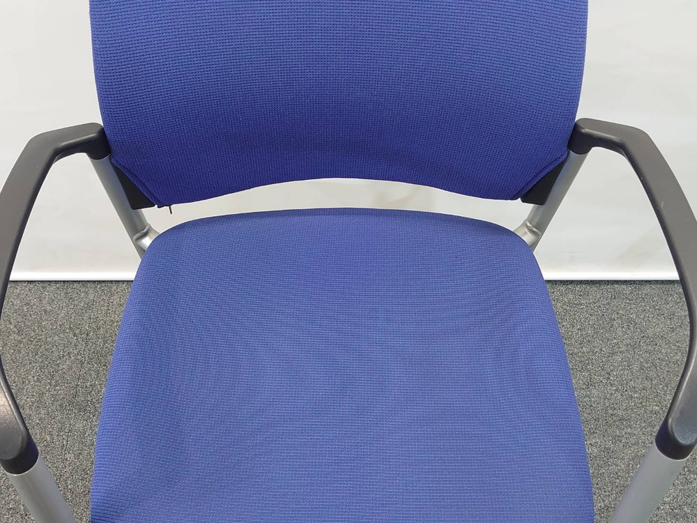 会議テーブル 会議用テーブル ミーティングテーブル ミーティングセット テーブル3色あり 会議チェア スタッキングチェア スタックチェア 有料オプションあり アクリル板 飛沫感染予防パネル RFヤマカワ オカムラ 岡村製作【中古オフィス家具】【中古】 - 画像 (10)