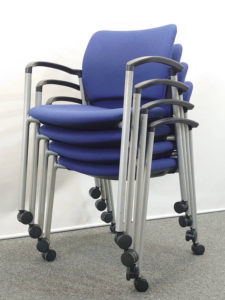 会議テーブル 会議用テーブル ミーティングテーブル ミーティングセット テーブル3色あり 会議チェア スタッキングチェア スタックチェア 有料オプションあり アクリル板 飛沫感染予防パネル RFヤマカワ オカムラ 岡村製作【中古オフィス家具】【中古】 - 画像 (11)