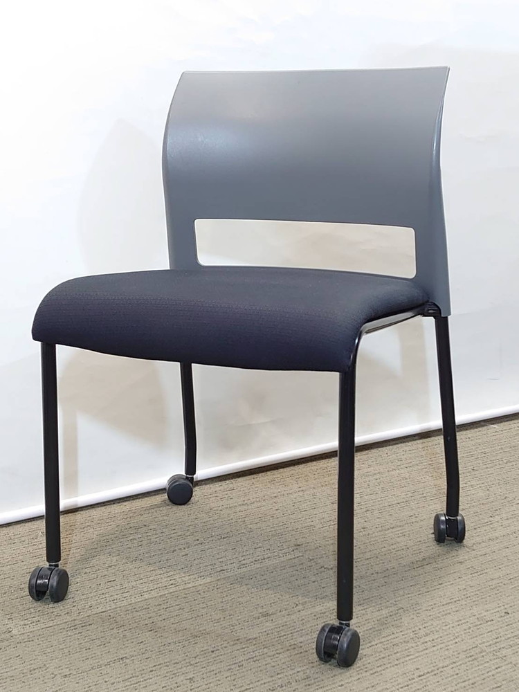 会議テーブル 会議用テーブル ミーティングテーブル ミーティングセット テーブル3色あり 会議チェア スタッキングチェア スタックチェア 有料オプションあり アクリル板 飛沫感染予防パネル 【中古オフィス家具】【中古】 - 画像 (6)