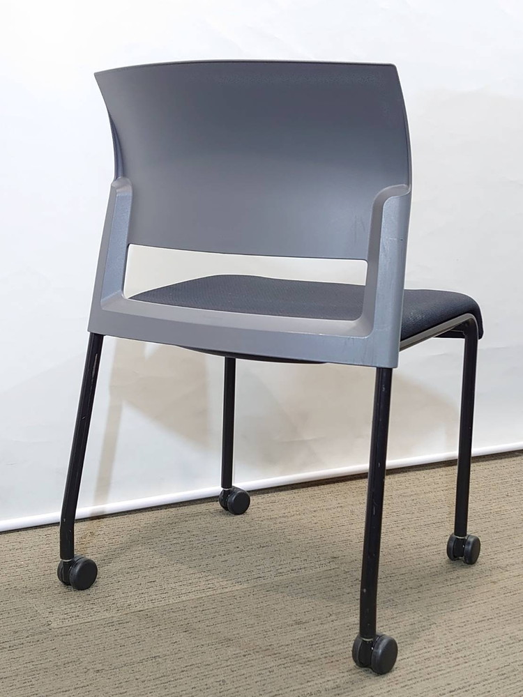 会議テーブル 会議用テーブル ミーティングテーブル ミーティングセット テーブル3色あり 会議チェア スタッキングチェア スタックチェア 有料オプションあり アクリル板 飛沫感染予防パネル 【中古オフィス家具】【中古】 - 画像 (7)