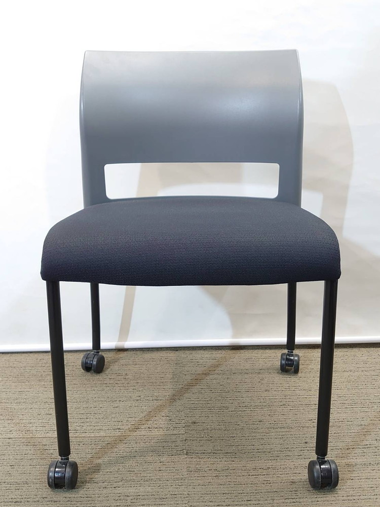 会議テーブル 会議用テーブル ミーティングテーブル ミーティングセット テーブル3色あり 会議チェア スタッキングチェア スタックチェア 有料オプションあり アクリル板 飛沫感染予防パネル 【中古オフィス家具】【中古】 - 画像 (8)