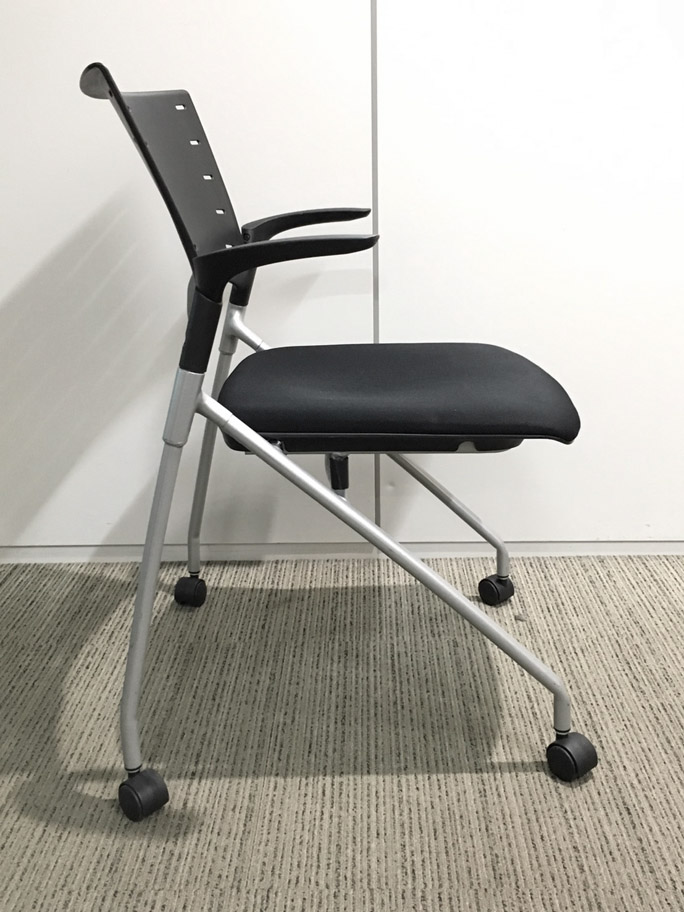 会議テーブル 会議用テーブル ミーティングテーブル ミーティングセット テーブル3色あり 会議チェア スタッキングチェア スタックチェア 有料オプションあり アクリル板 飛沫感染予防パネル RFヤマカワ イトーキ マノス【中古オフィス家具】【中古】 - 画像 (8)