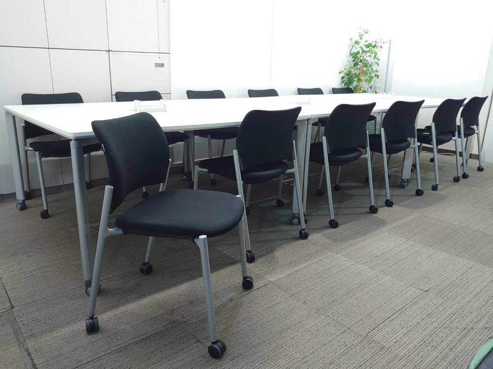 12人用 フリーアドレス 会議セット コクヨ ワークテーブル ワークソート フリアド W1400×3台 可動式 ミーティングテーブル 会議テーブル SDT-WS1414PAW オカムラ 会議チェア ミーティングチェア スタックチェア 【中古オフィス家具】【中古】 - 画像 (3)