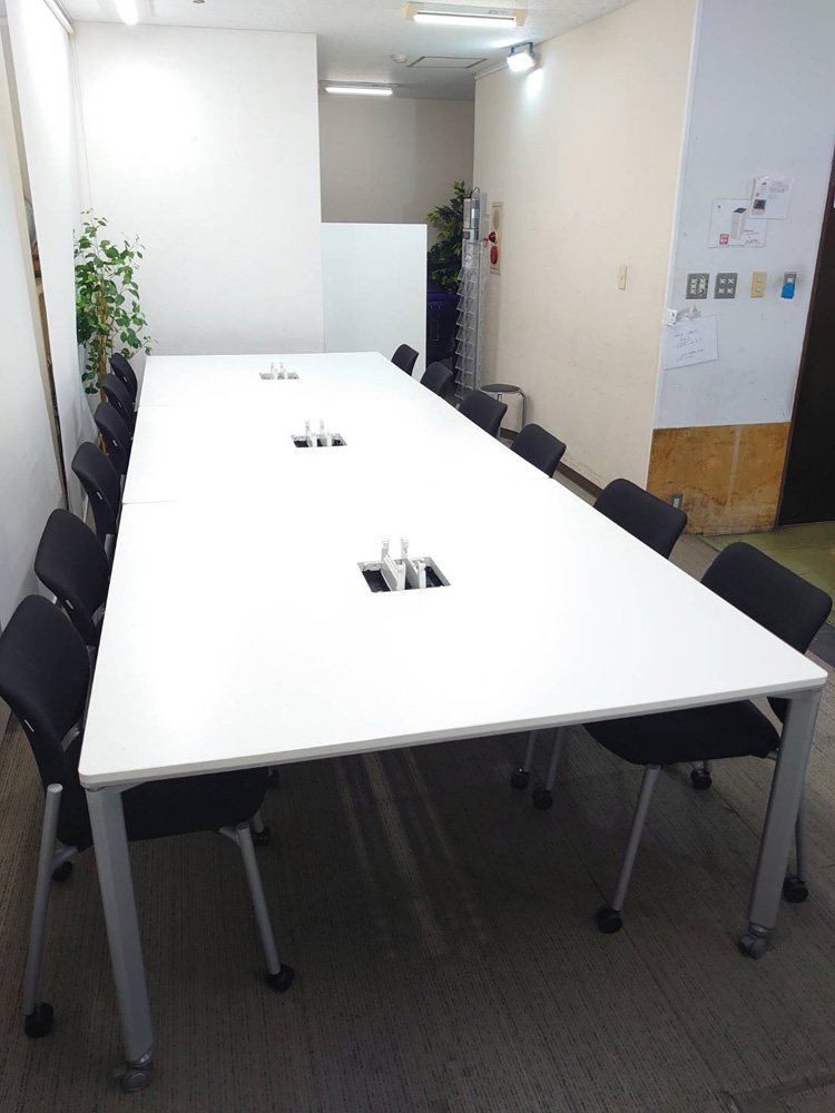 12人用 フリーアドレス 会議セット コクヨ ワークテーブル ワークソート フリアド W1400×3台 可動式 ミーティングテーブル 会議テーブル SDT-WS1414PAW オカムラ 会議チェア ミーティングチェア スタックチェア 【中古オフィス家具】【中古】 - 画像 (4)