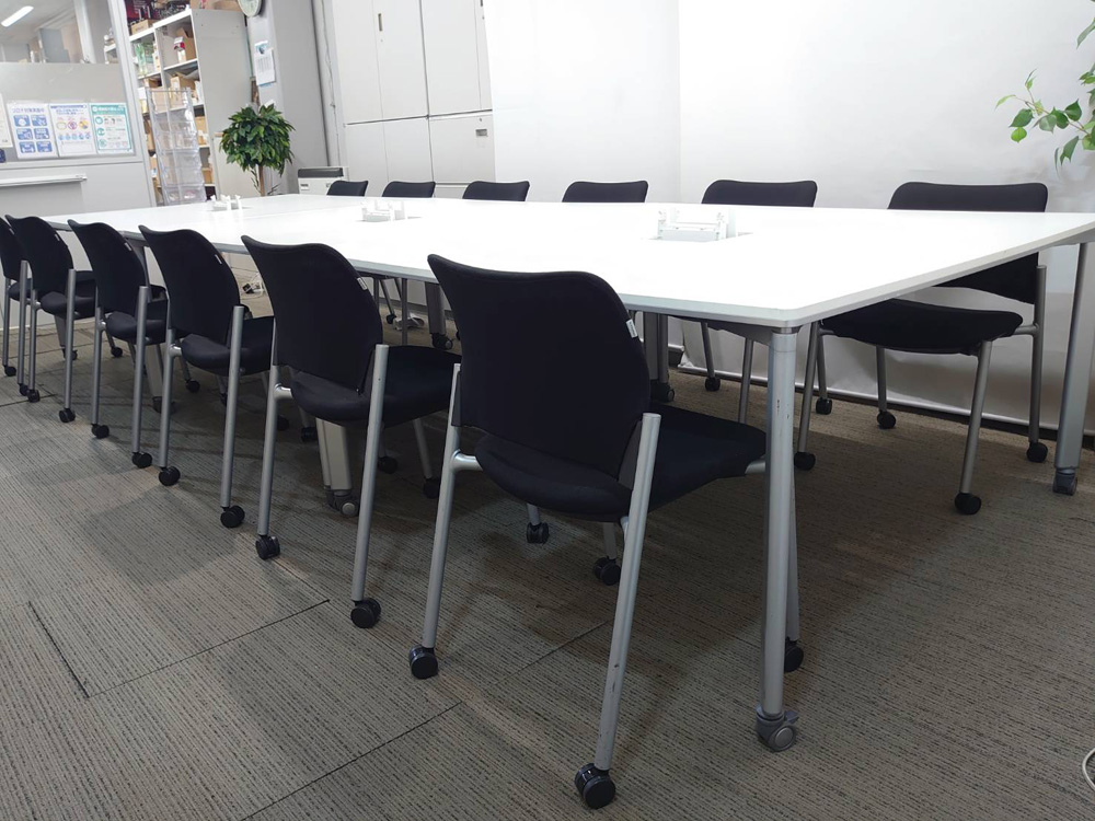 12人用 フリーアドレス 会議セット コクヨ ワークテーブル ワークソート フリアド W1400×3台 可動式 ミーティングテーブル 会議テーブル SDT-WS1414PAW オカムラ 会議チェア ミーティングチェア スタックチェア 【中古オフィス家具】【中古】 - 画像 (7)