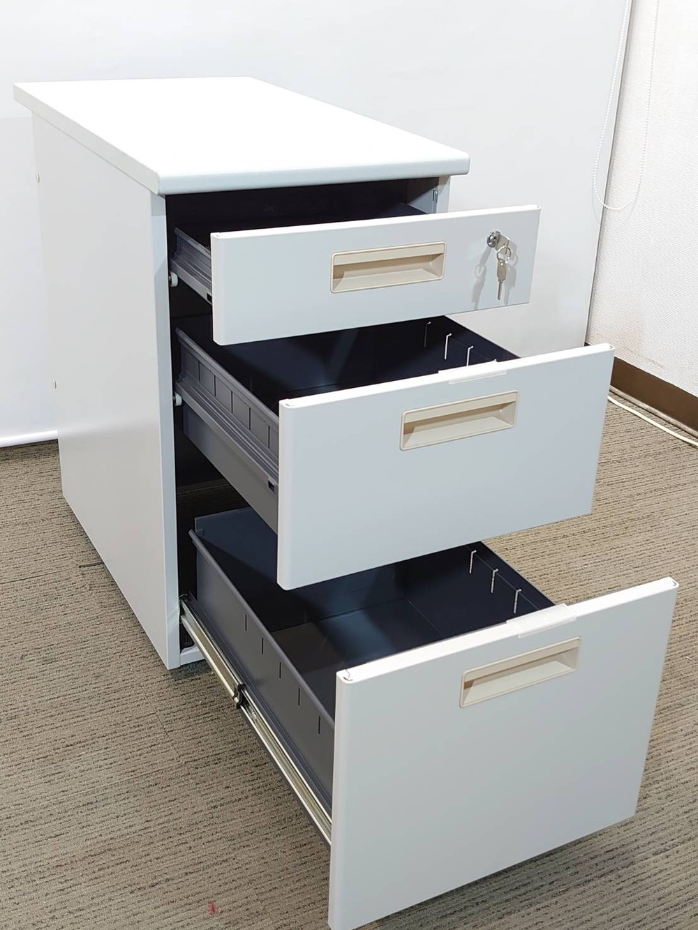 脇机 袖机 3段ワゴン サイドワゴン デスクワゴン 書類整理 オフィス収納 スチールワゴン 事務ワゴン 事務用ワゴン 国産 3段 ワゴン 【中古オフィス家具】【中古】 - 画像 (2)