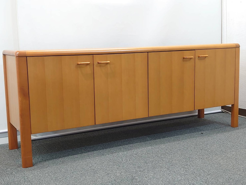 イトーキ ローボード 木製ローボード ローキャビネット 役員家具 木製家具 収納棚 書庫 本棚 書棚 キャビネット 木製キャビネット 両開き ITOKI HXS-07GDR-43 W1800 D450 H700 国産 【中古オフィス家具】【中古】