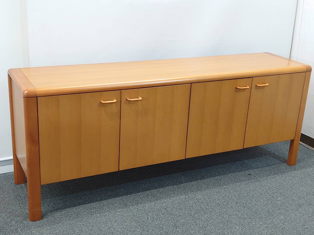 イトーキ ローボード 木製ローボード ローキャビネット 役員家具 木製家具 収納棚 書庫 本棚 書棚 キャビネット 木製キャビネット 両開き ITOKI HXS-07GDR-43 W1800 D450 H700 国産 【中古オフィス家具】【中古】 - 画像 (2)