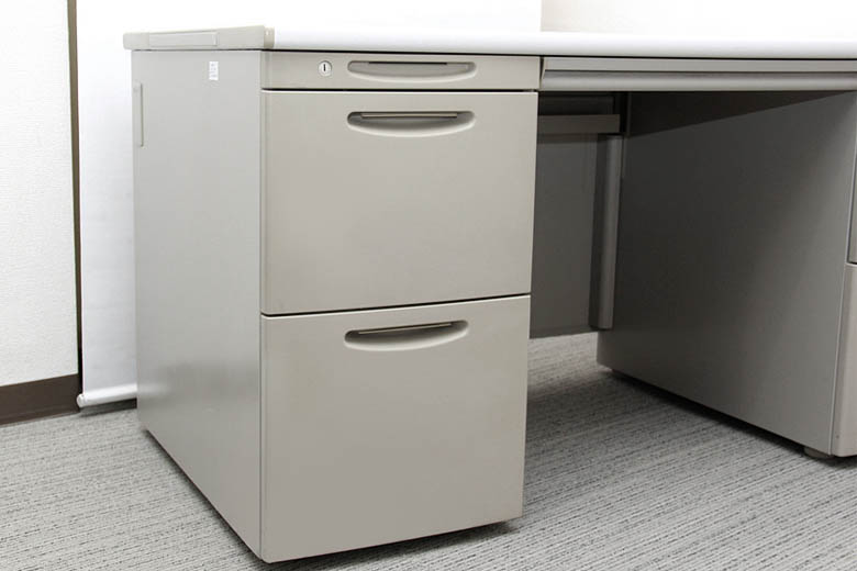 両袖机 オフィスデスク 両袖デスク 役員デスク 役員机 役員用デスク スチールデスク 事務机 事務デスク カギ付き 鍵付き コードホール付き W1400×D700×H700 役員用机 事務用デスク 事務用机 ワークデスク 【中古オフィス家具】【中古】 - 画像 (3)