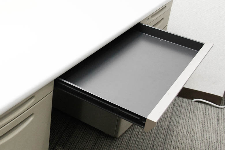 両袖机 オフィスデスク 両袖デスク 役員デスク 役員机 役員用デスク スチールデスク 事務机 事務デスク カギ付き 鍵付き コードホール付き W1400×D700×H700 役員用机 事務用デスク 事務用机 ワークデスク 【中古オフィス家具】【中古】 - 画像 (4)