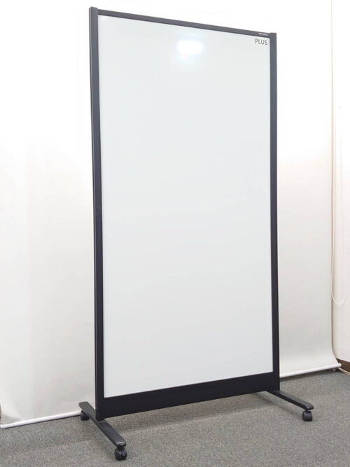 【店頭引き渡し限定】 脚付ホワイトボード PLUS ホワイトボード 両面 キャスターロック付き 両面マグネット 会議 ミーティング 自立式 キャスター脚 ブラックフレーム ストッパー付 幅950mm×奥行き570mm×高さ1835mm プラス WBC-S0918 パーティションホワイトボード 【中古オフィス家具】【中古】