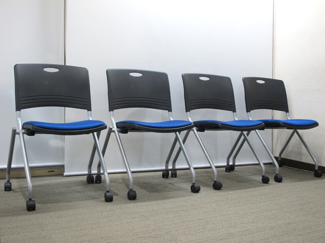 【送料無料 地域限定】 4脚セット 会議チェア ミーティングチェア ネスティングチェア ネスタブルチェア 平行スタックチェア 会議用チェア ミーティング用チェア 多目的チェア トキオ 【中古オフィス家具】【中古】 - 画像 (2)