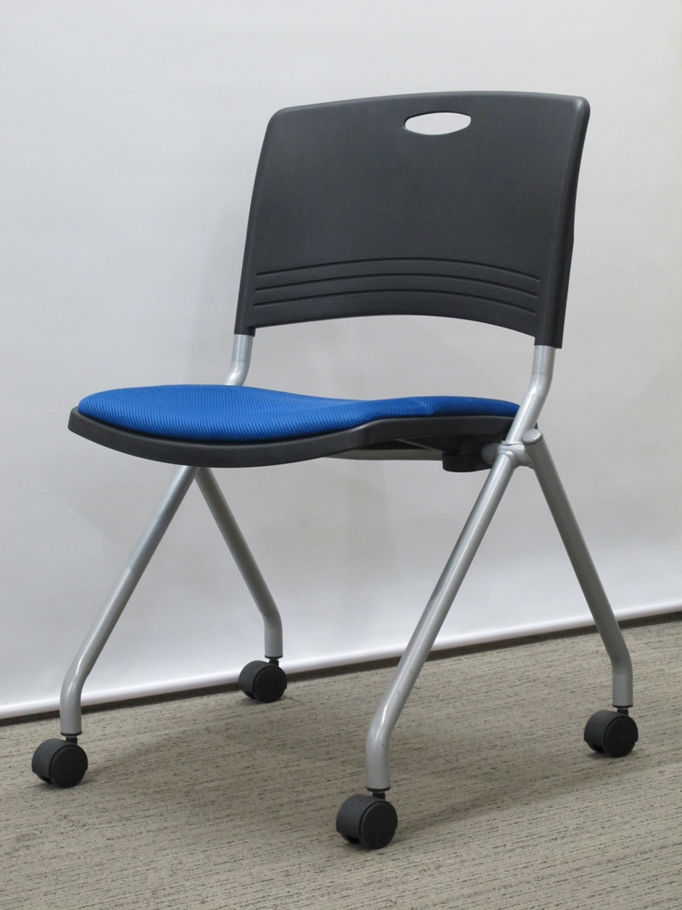 【送料無料 地域限定】 4脚セット 会議チェア ミーティングチェア ネスティングチェア ネスタブルチェア 平行スタックチェア 会議用チェア ミーティング用チェア 多目的チェア トキオ 【中古オフィス家具】【中古】 - 画像 (3)