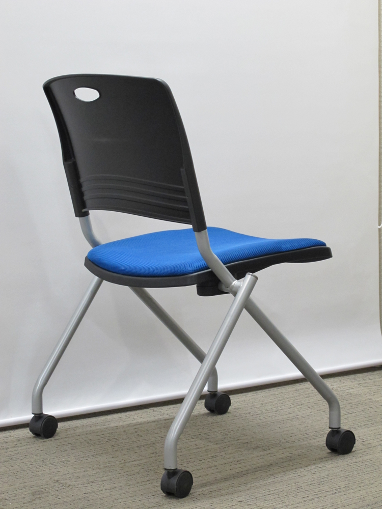 【送料無料 地域限定】 4脚セット 会議チェア ミーティングチェア ネスティングチェア ネスタブルチェア 平行スタックチェア 会議用チェア ミーティング用チェア 多目的チェア トキオ 【中古オフィス家具】【中古】 - 画像 (4)