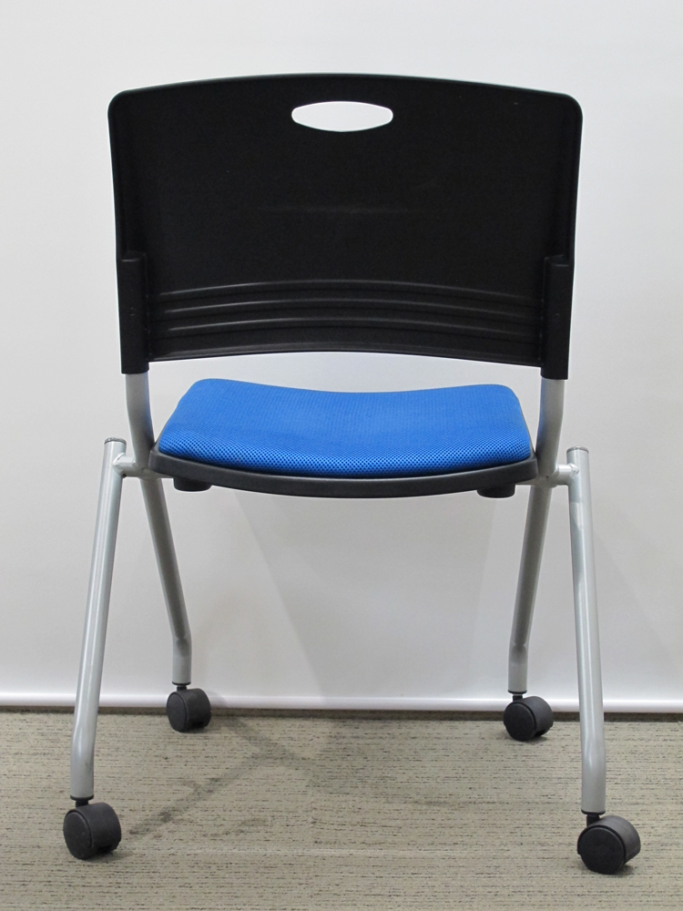 【送料無料 地域限定】 4脚セット 会議チェア ミーティングチェア ネスティングチェア ネスタブルチェア 平行スタックチェア 会議用チェア ミーティング用チェア 多目的チェア トキオ 【中古オフィス家具】【中古】 - 画像 (6)