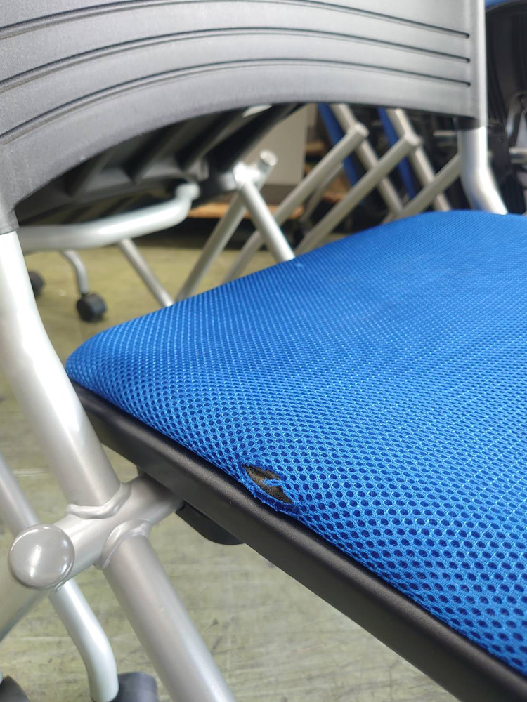 【送料無料 地域限定】 4脚セット 会議チェア ミーティングチェア ネスティングチェア ネスタブルチェア 平行スタックチェア 会議用チェア ミーティング用チェア 多目的チェア トキオ 【中古オフィス家具】【中古】 - 画像 (8)