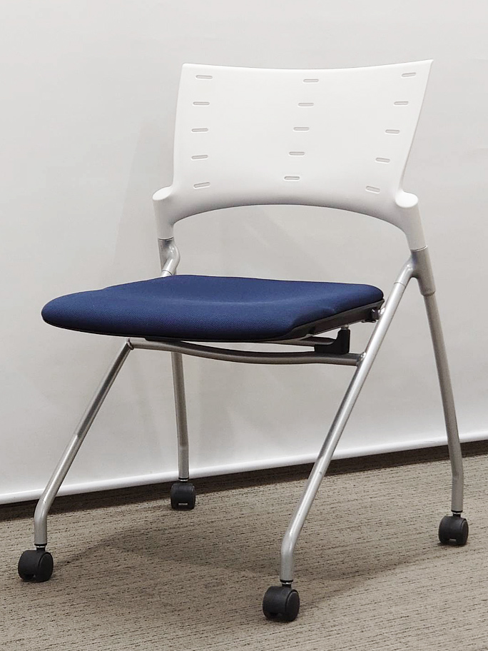 送料無料 地域限定 イトーキ マノス ミーティングチェア 会議チェア ネスティングチェア ネスタブルチェア 平行スタックチェア 多目的チェア キャスターチェア 折りたたみ椅子 【中古オフィス家具】【中古】 - 画像 (3)