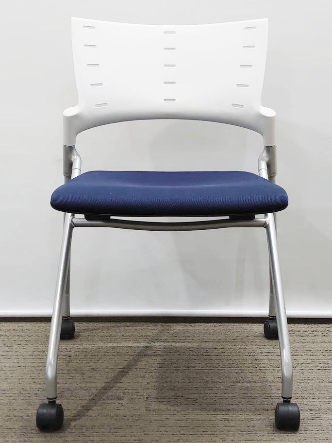 送料無料 地域限定 イトーキ マノス ミーティングチェア 会議チェア ネスティングチェア ネスタブルチェア 平行スタックチェア 多目的チェア キャスターチェア 折りたたみ椅子 【中古オフィス家具】【中古】 - 画像 (4)