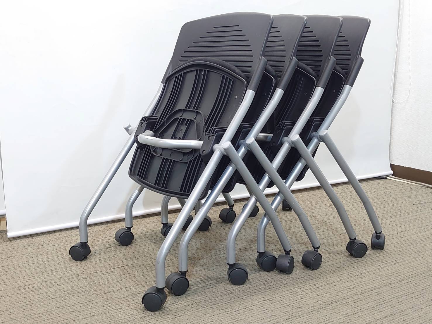 会議チェア ミーティングチェア スタッキングチェア スタックチェア ネスタブルチェア ネスティングチェア フォールディングチェア 平行スタックチェア 折りたたみチェア 折り畳み椅子【中古オフィス家具】【中古】 - 画像 (7)