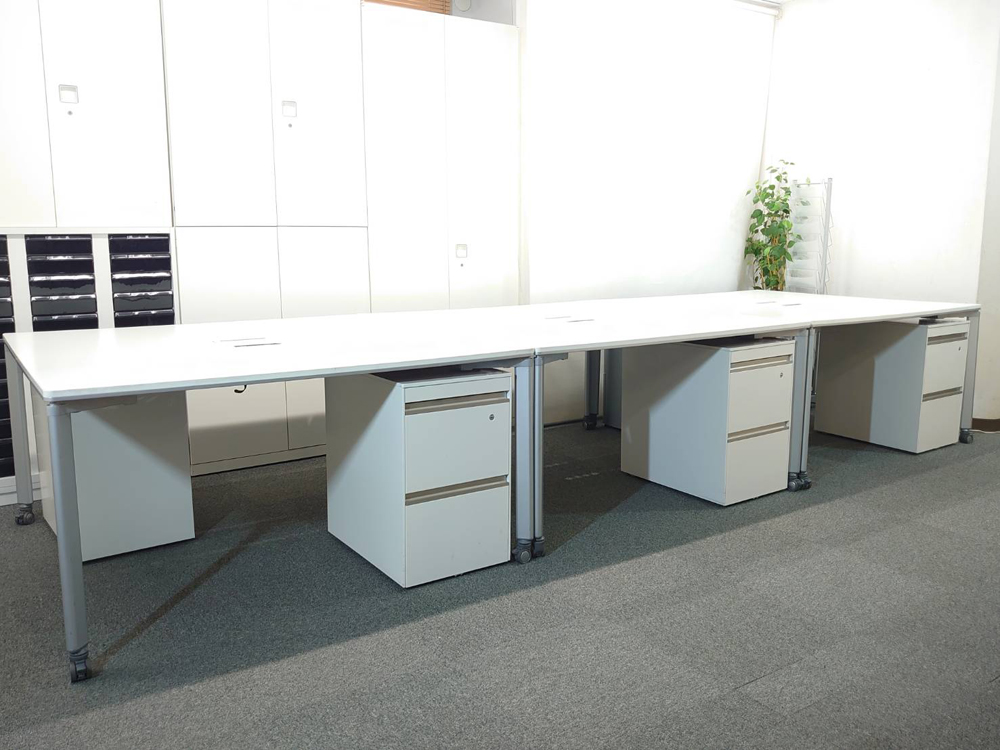 送料無料 地域限定 6人用 フリーアドレス デスクセット コクヨ ワークソート ワークテーブルセット W1400×3台 フリアド 平机 片袖机 可動式 オフィステーブル ミーティングテーブル 会議テーブル 多目的テーブル SDT-WS1414PAW 開業セット 国産 【中古オフィス家具】【中古】 - 画像 (3)