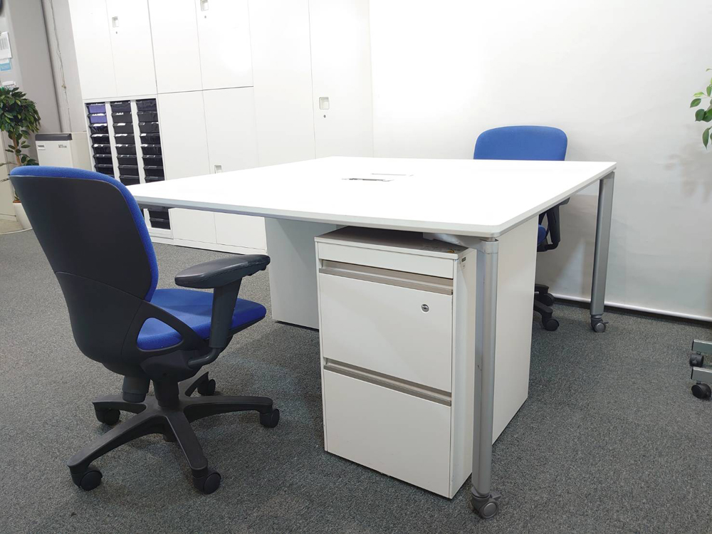 【送料無料 地域限定】 2人用 フリーアドレス デスクセット コクヨ ワークソート ワークテーブルセット W1400×1台 フリアド 平机 片袖机 可動式 オフィステーブル ミーティングテーブル 会議テーブル 多目的テーブル SDT-WS1414PAW 開業セット 国産 オフィス家具セット 【中古オフィス家具】【中古】 - 画像 (4)