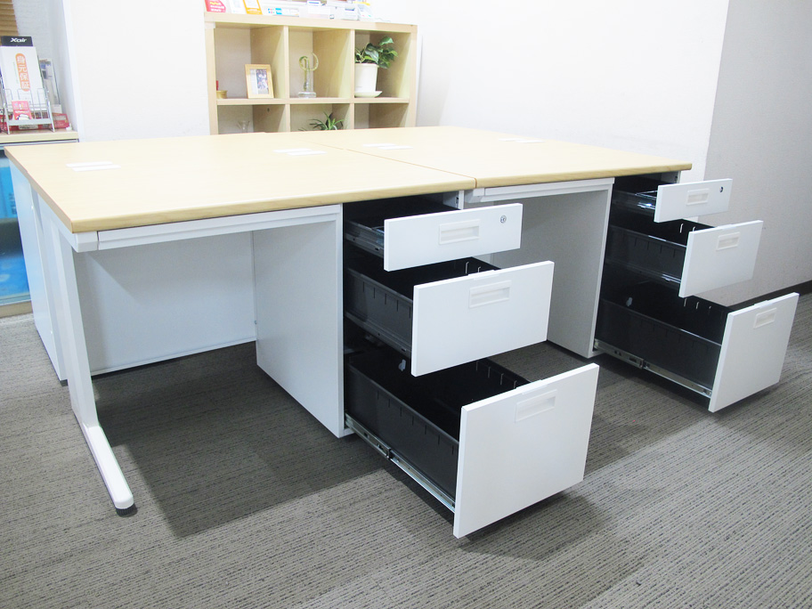 【法人様限定商品】 片袖机 4台セット スチールデスク オフィスデスク 片袖デスク 事務デスク スチールデスク 事務机 デスク ワークデスク 鍵付き コードホール W1200 天板2色あり 【新品オフィス家具】【新品】 - 画像 (4)