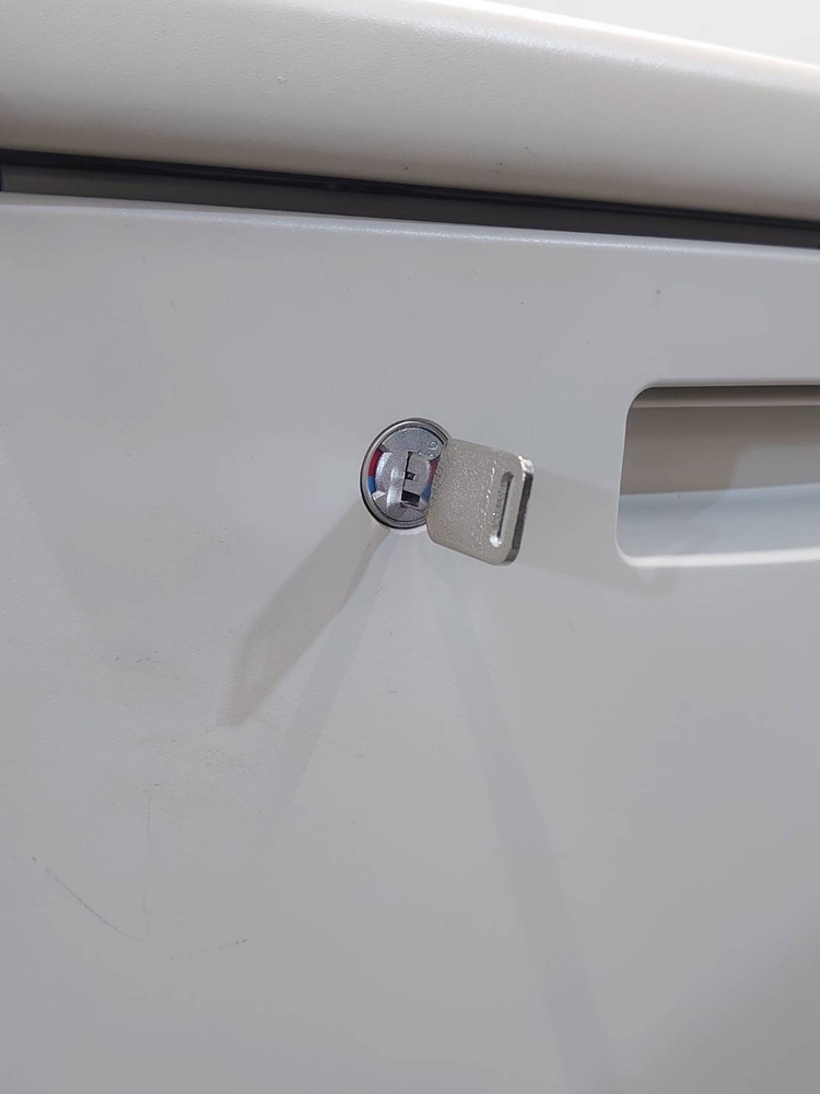 美品 2019年製 コクヨ 両袖机 スチールデスク オフィスデスク 両袖デスク 役員デスク エグゼクティブデスク 事務机 W1400 【中古オフィス家具】 - 画像 (5)