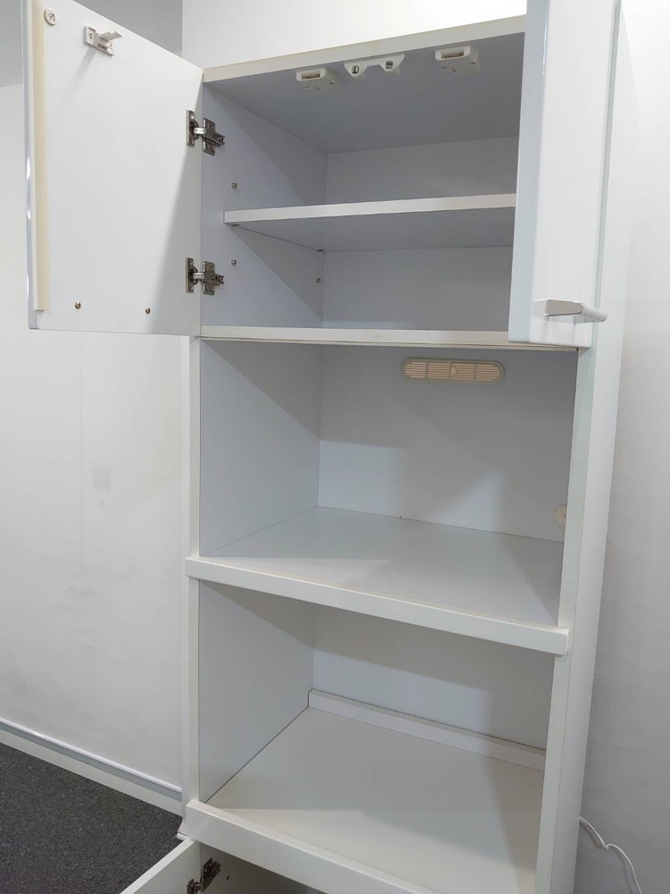 オフィス用 キッチンキャビネット キッチン書庫 食器棚 ビジネスキッチン ティーキャビネット 食器収納ユニット キッチンカウンター オフィスキッチン レンジ台【中古オフィス家具】【中古】 - 画像 (3)