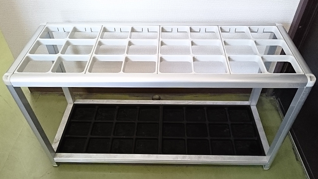 【法人限定送料無料】【大量入荷】【美品】 傘たて カサたて かさ立て アンブレラスタンド 玄関 レイングッズ イトーキ ITOKI 国産 傘立て カサ立て 24人用 24本用【中古オフィス家具】【中古】 - 画像 (2)