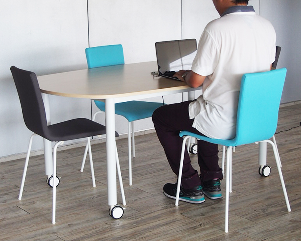 【法人様限定】送料無料 キャスターテーブル ホワイト脚 オーバル ナチュラル - 画像 (4)