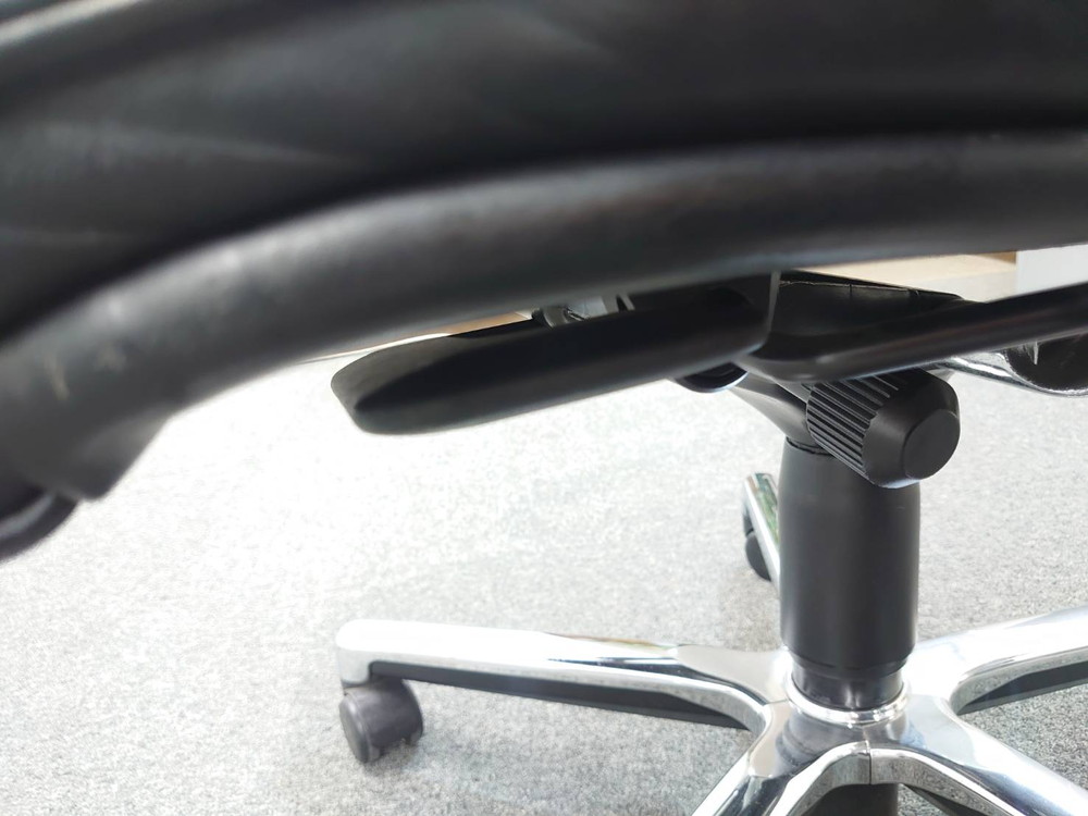 【送料無料 東京地区限定】【限定1脚】 ドイツ製 Comforto社 コンフォルト コンフォート 高級チェア 役員チェア 総本革 エグゼクティブチェア マネジメントチェア ブラックレザー 本革 ハイバック 肘付 【中古オフィス家具】【中古】 - 画像 (11)