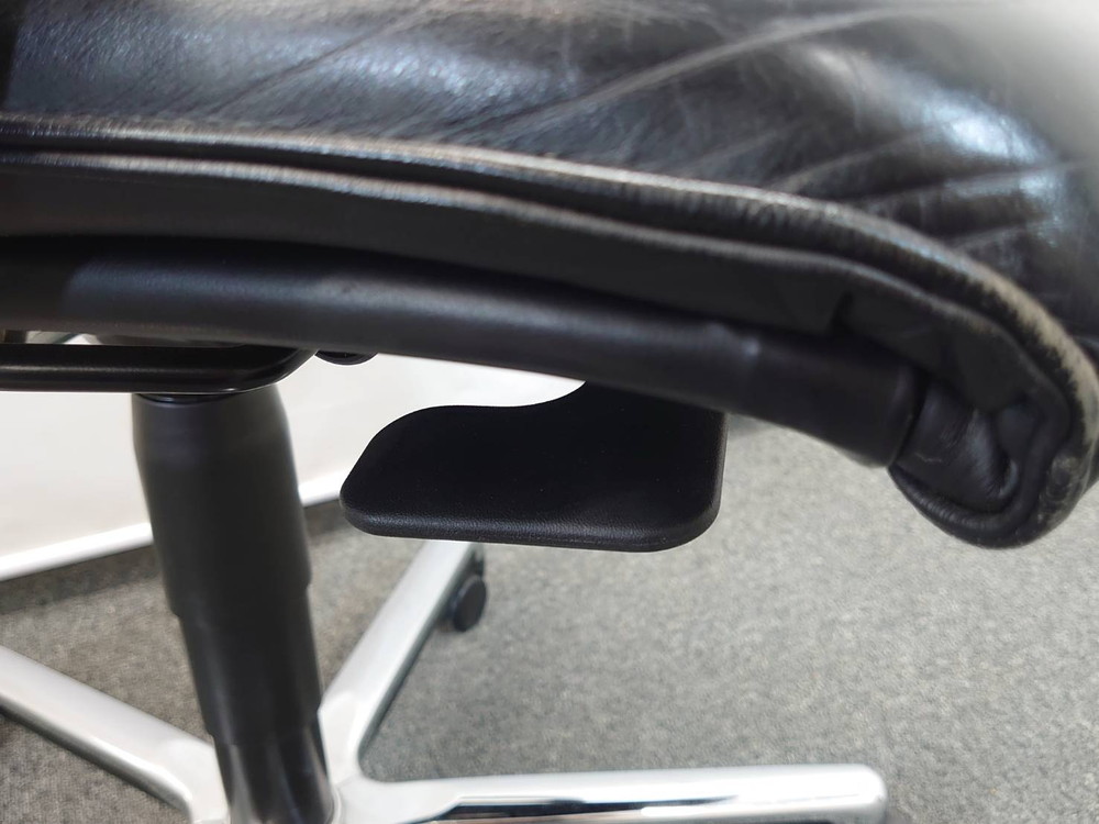 【送料無料 東京地区限定】【限定1脚】 ドイツ製 Comforto社 コンフォルト コンフォート 高級チェア 役員チェア 総本革 エグゼクティブチェア マネジメントチェア ブラックレザー 本革 ハイバック 肘付 【中古オフィス家具】【中古】 - 画像 (10)